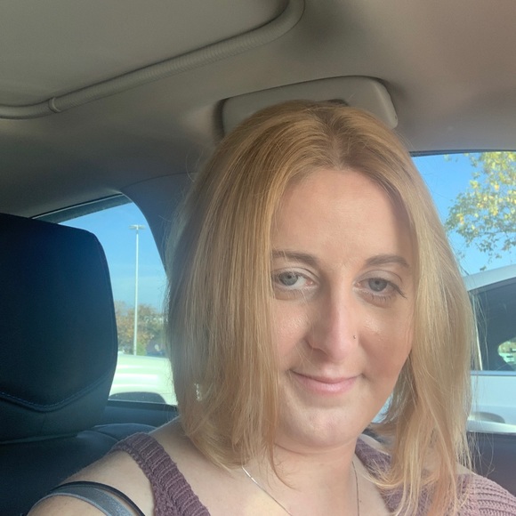 Meet your Posher, Melissa - Picture 1 of 1